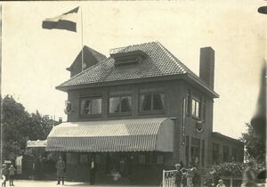 &eacute;en van de eerste foto's, nog zonder de grote zaal